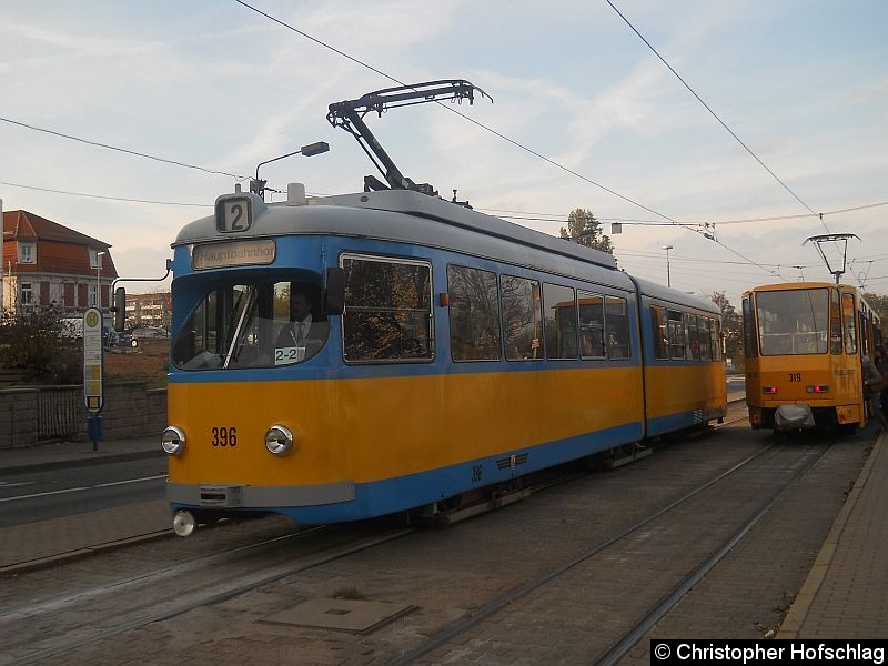 Bild: TW 396 auf der Linie 2 an der Haltestelle Huttenstraße.