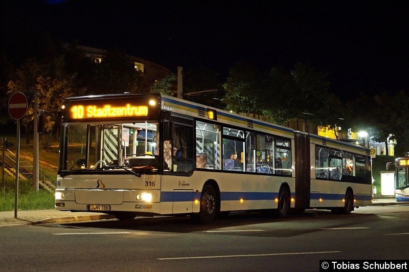 Bild: Wagen 316 als Linie 10 an der Haltestelle Lobeda Ost.