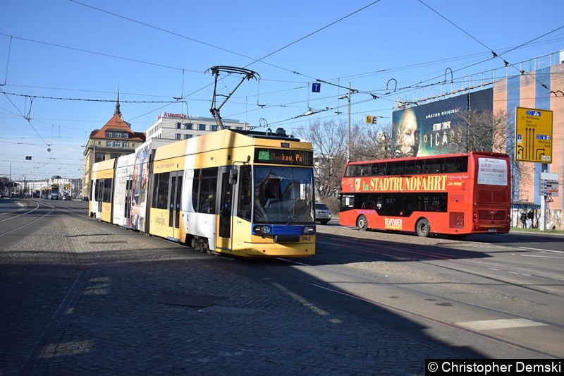 TW 1142 als Linie 1 kurz vor der Haltestelle Hauptbahnhof
