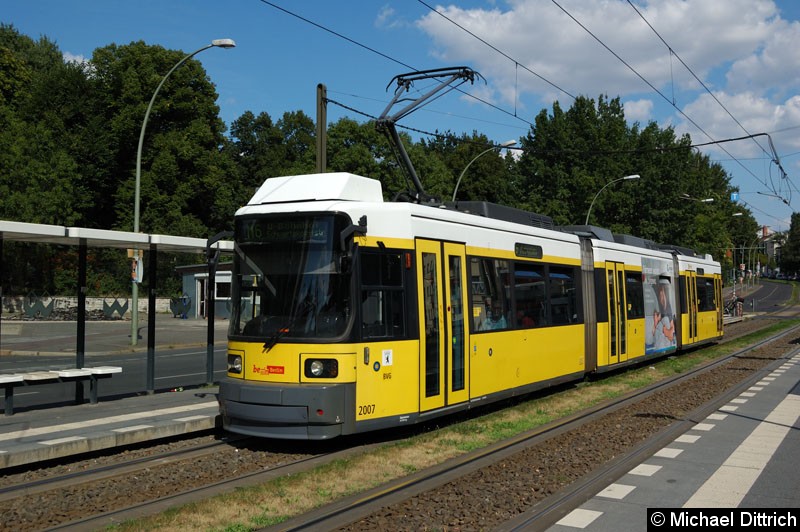 2007 als Linie M6 an der Haltestelle Platz der Vereinten Nationen mit Ziel U Schwartzkopffstr.
Der letzte Einsatztag mit diesem Ziel. Bild: 2007 als Linie M6 an der Haltestelle Platz der Vereinten Nationen mit Ziel U Schwartzkopffstr.
Der letzte Einsatztag mit diesem Ziel.