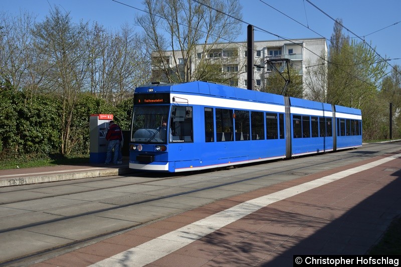 Bild: TW 688 als Linie 1 an der Haltestelle Rügener Straße.