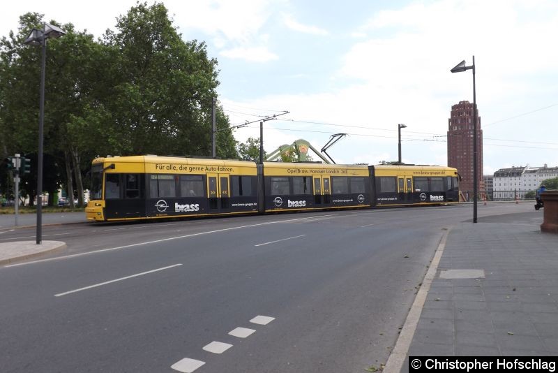 Bild: TW 244 an der Kreuzung Lang Straße/Schöne Aussicht.