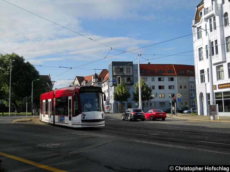 TW 655 auf der Linie 5 und befindet sich auf dem Weg zur Haltestelle Boyneburgufer. Bild: TW 655 auf der Linie 5 und befindet sich auf dem Weg zur Haltestelle Boyneburgufer.