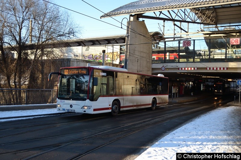 Bild: Wagen 162 als Linie 60 zum Urbicher Kreuz, beim Verlassen der Haltestelle Hauptbahnhof.