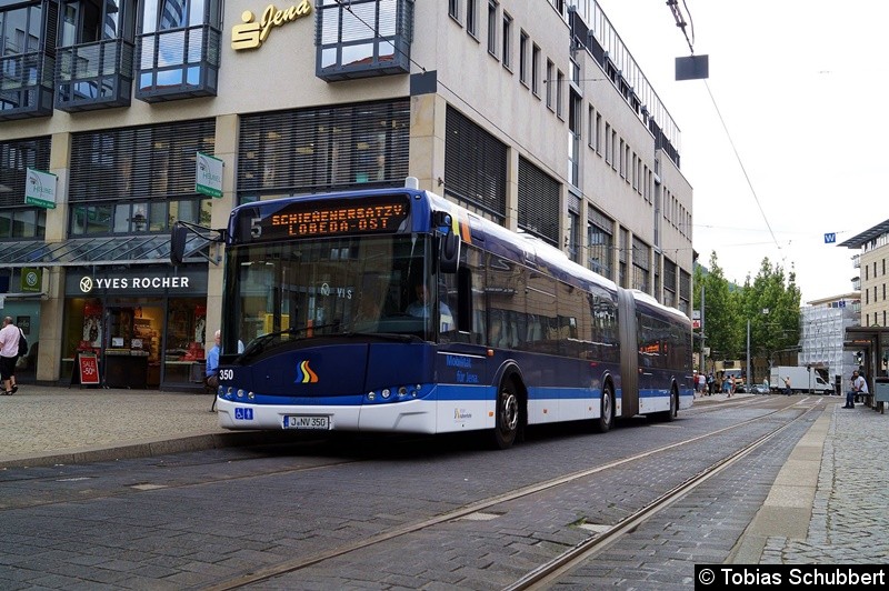 Wagen 350 als Linie 5 an der Haltestelle Holzmarkt.