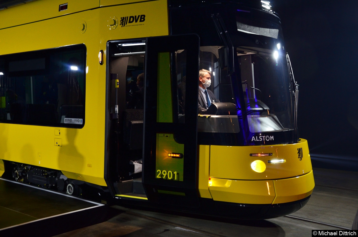 Bild: Zum Schluß noch ein Blick auf die Einsteigstür für das Fahrpersonal.