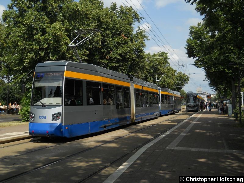 Bild: TW 1338+1316 Haltestelle Sportforum.