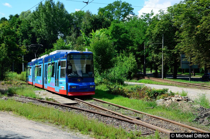 Bild: 302 in der Kehranlage, damit er vom historischen Wagen 49 überholt werden kann.