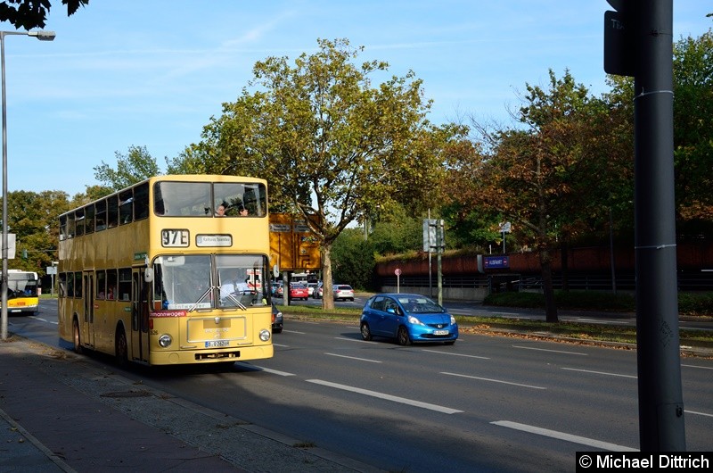 Aus Anlass des Straßenbahnfestes in Hakenfelde fuhr der 2626 als Linie 97E zum Rathaus Spandau.