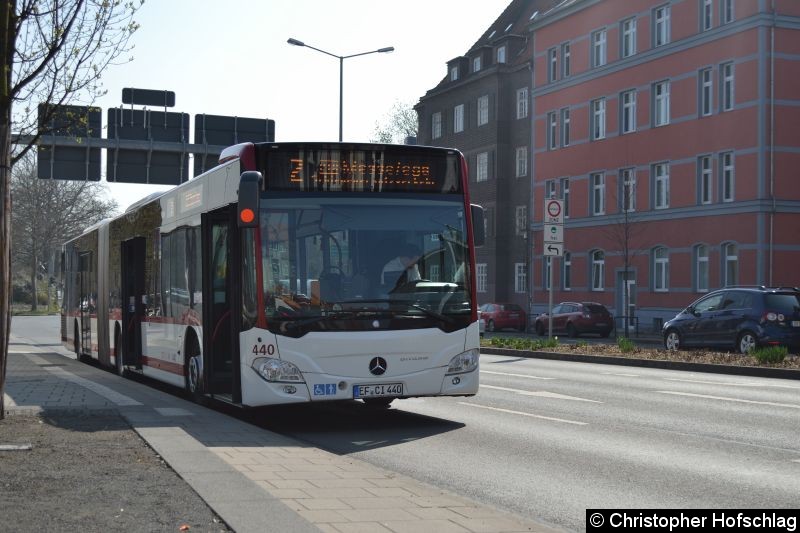 Bild: Wagen 440 als SEV 2 an der Ersatzhaltestelle Gothaer Platz.