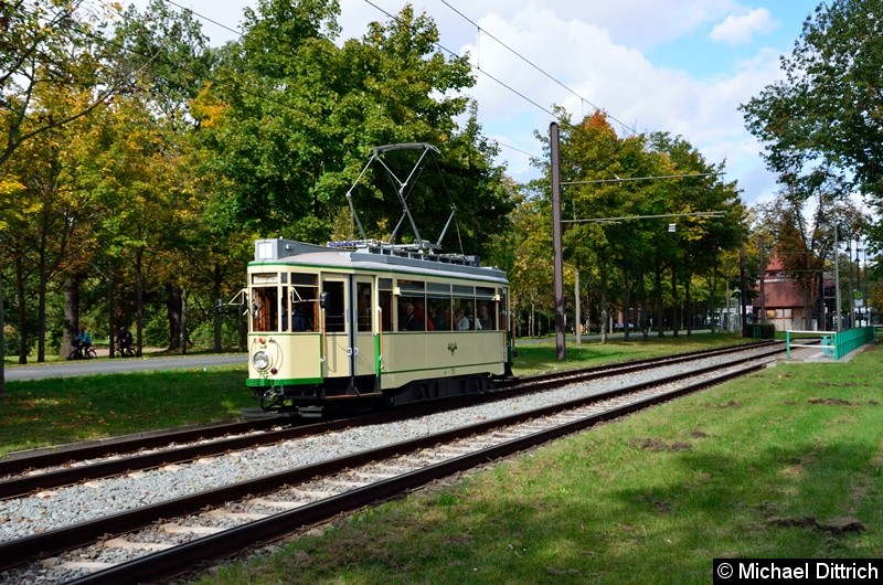 Bild: Wagen 70 hat die Endstelle Herrenkrug verlassen und fährt nun parallel der Herrenkrugstraße in Richtung Alter Markt.