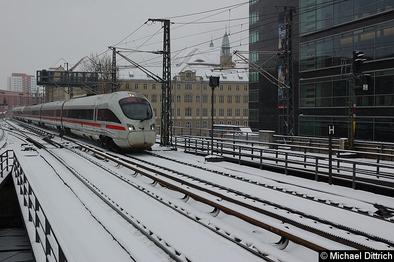 Bild: In Deutschland verkehren die Diesel-ICE nur noch auf der Strecke Berlin - Hamburg - Arhus (Dänemark).
Hier kurz vor dem Bahnhof Berlin Alexanderplatz.
