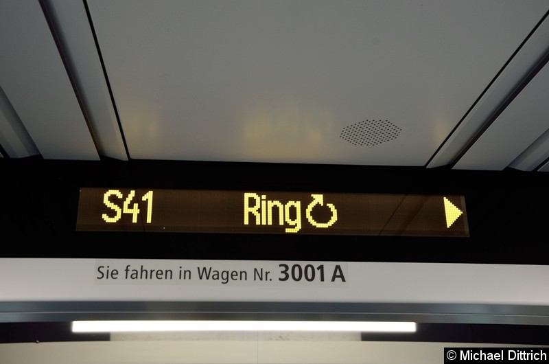 Bild: Auch in Zukunft wird es diese Anzeiger in der S-Bahn geben. Neu dagegen ist allerdings die darunter angegebene Wagennummer.