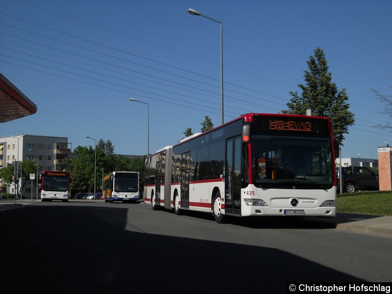 Citaro 429 (hinten links) und Citrao 109 (hinten rechts )von Gotha und Citaro 435 am Europaplatz und warten auf ihre Abfahrt. Bild: Citaro 429 (hinten links) und Citrao 109 (hinten rechts )von Gotha und Citaro 435 am Europaplatz und warten auf ihre Abfahrt.