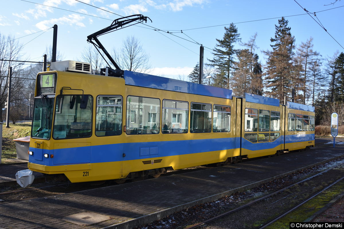 Bild: Tw 221 als Linie 4 in Bad Tabarz.