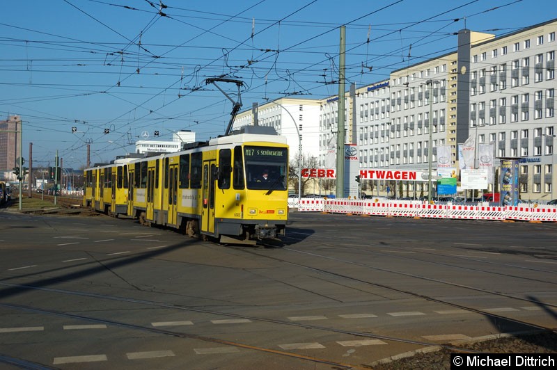 Bild: 6145+6086 als Linie M17 auf der Kreuzung Allee der Kosmonauten/Rhinstr.