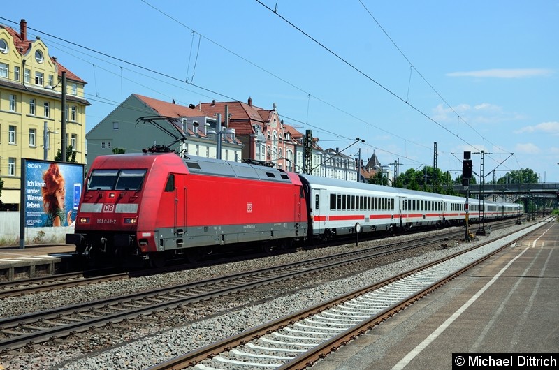 Bild: 101 041 mit dem EC 218 in Esslingen (Neckar).