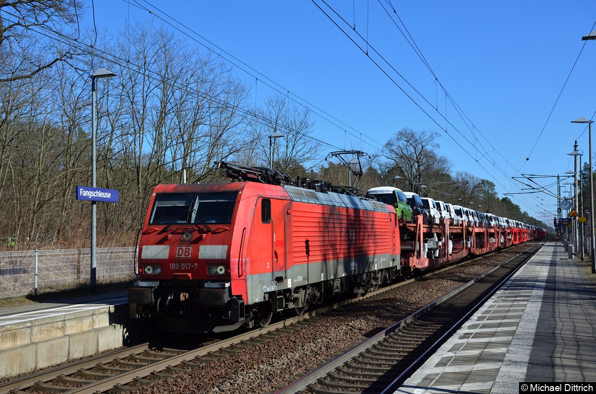 189 017-7 mit einem Güterzug bei der Durchfahrt in Fangschleuse.