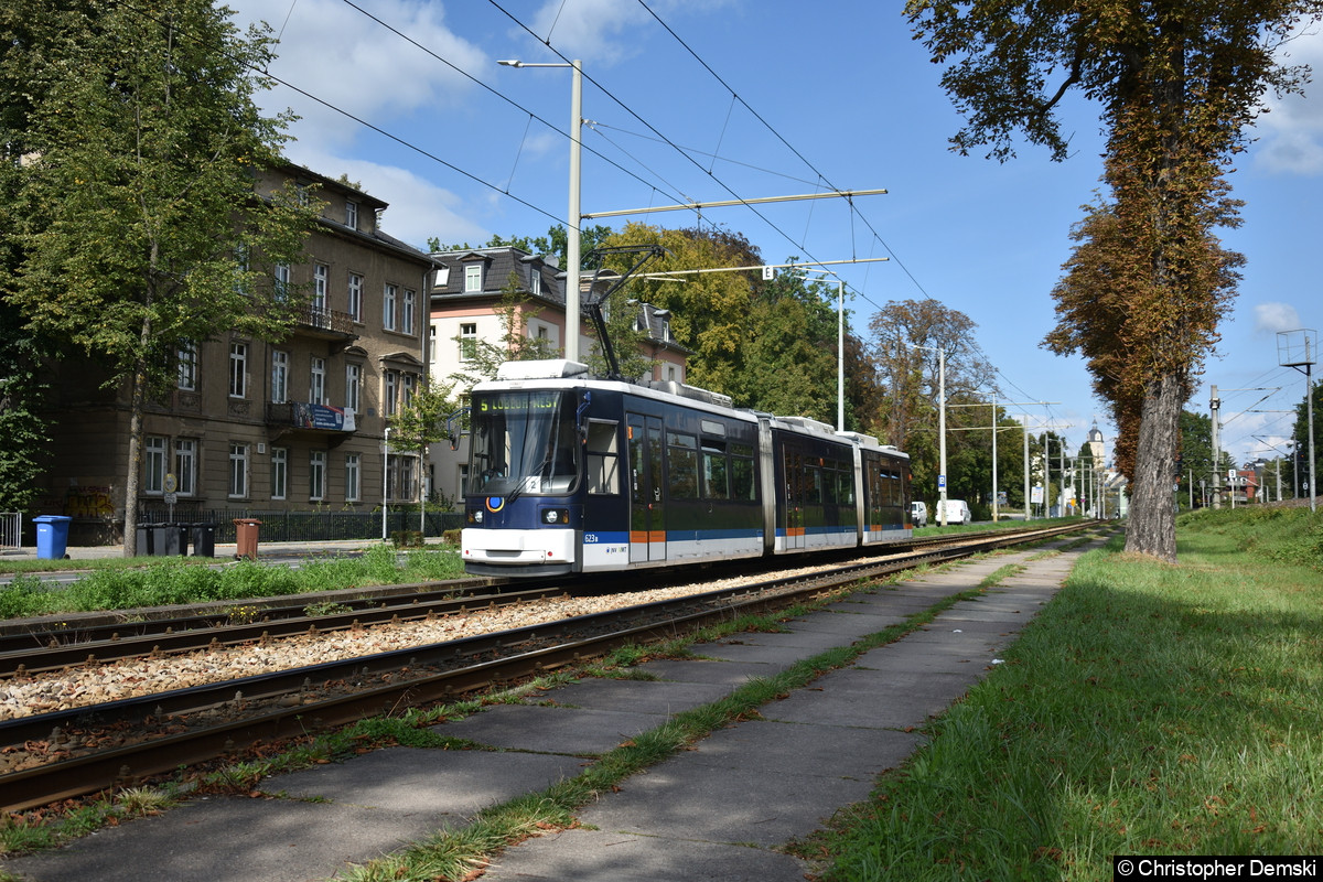 TW 623 als Linie 5 nach Lobeda-West auf der Kahlaische Straße, kurz vor der Haltestelle Felsenkeller.