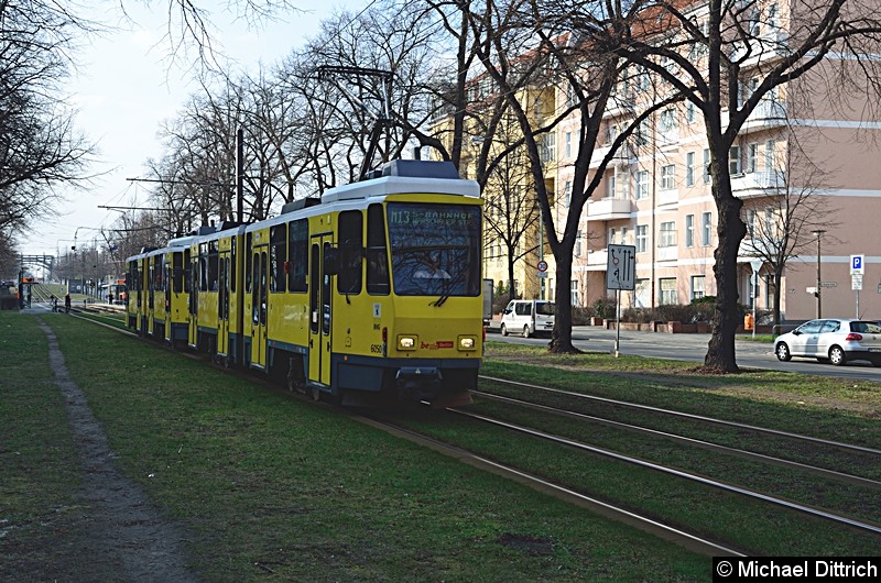 Bild: 6050 + 6048 als Linie M13 kurz hinter der Haltestelle Björnsonstr.