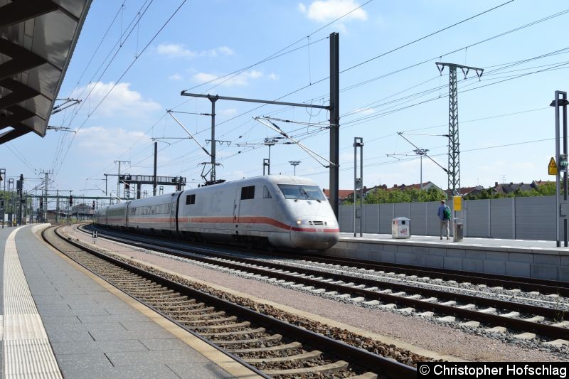 Bild: Bei der Durchfahrt in Erfurt Hauptbahnhof.