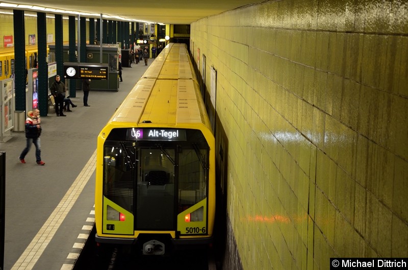 Bild: 5010 als Linie U6 im Bahnhof Tempelhof.