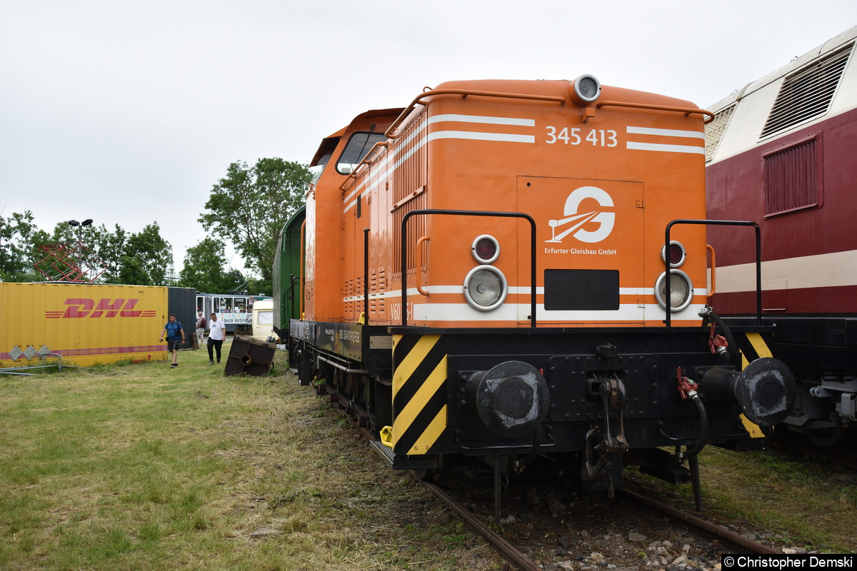 345 413 auf dem Gelände des Eisenbahnmuseums Weimar.