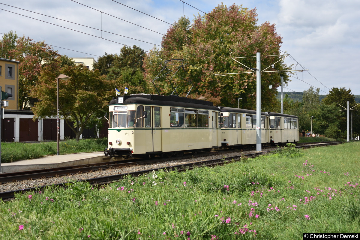 HTW 101+BW 155+BW 207 bei der Ankunft an der Haltestelle Winzerla.