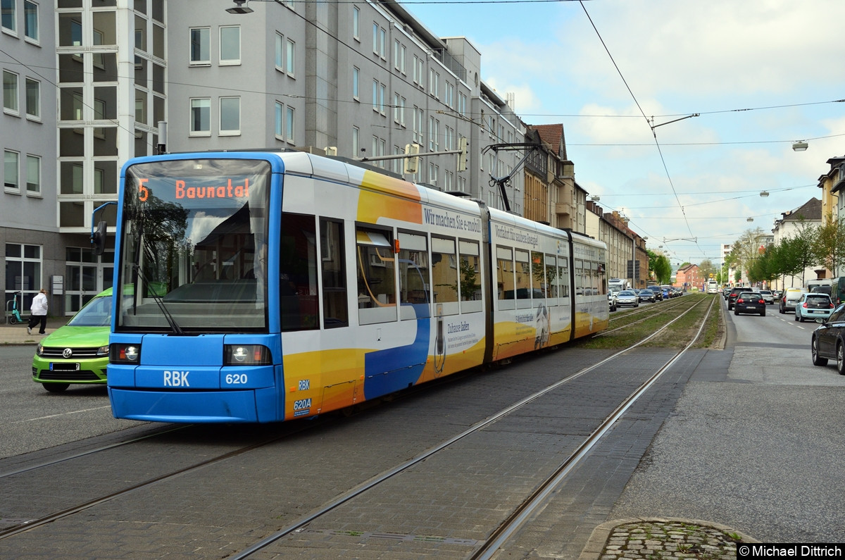Wagen 620 als Linie 5 kurz vor der Haltestelle Wiener Str.
