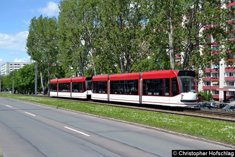 Bild: TW 710+711 als Linie 3 in Richtung Europapatz, höhe Nordhäuser Straße kurz vor der Haltestelle Warschauer Straße.