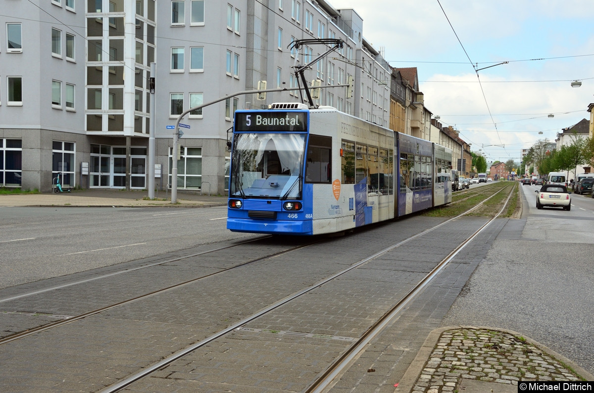 Wagen 466 als Linie 5 kurz vor der Haltestelle Wiener Str.
