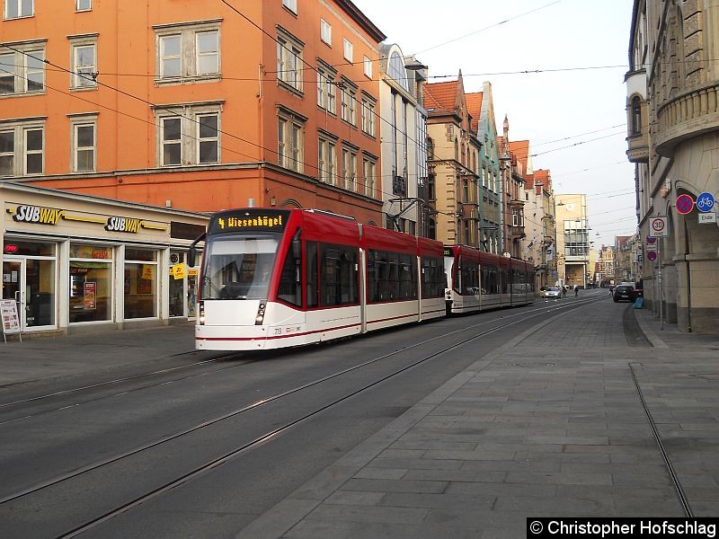 Bild: TW 713+639 kurz vor der Haltstelle Hauptbahnhof.