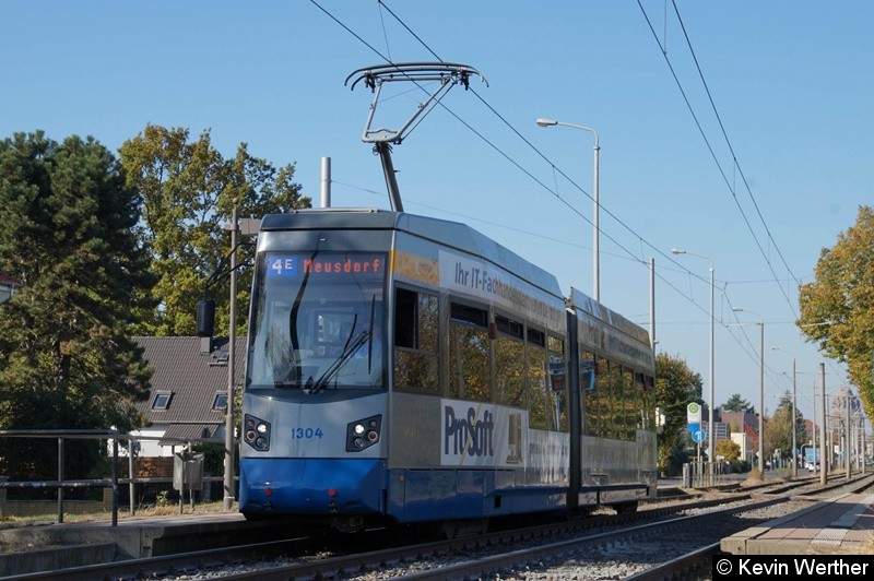 Bild: TW 1304 als Linie 4E nach Meusdorf an der Haltestelle Roseggerstraße.