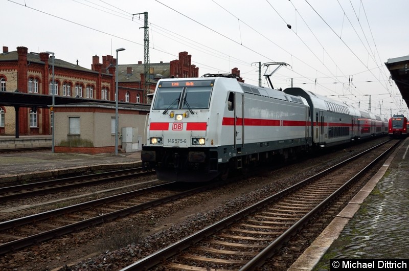 Als IC nach Köln ist die 146 575-6 unterwegs. Eigentlich kommt dieser Zug in Stendal nicht vorbei, er wurde wegen Bauarbeiten umgeleitet. Bild: Als IC nach Köln ist die 146 575-6 unterwegs. Eigentlich kommt dieser Zug in Stendal nicht vorbei, er wurde wegen Bauarbeiten umgeleitet.