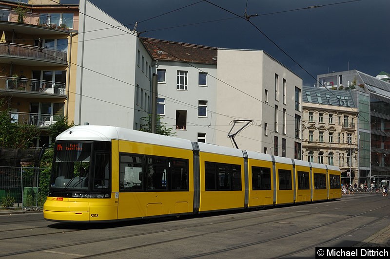 Dunkle Wolken zogen über Berlin, 8018 sonnte sich trotzdem in der Großen Präsidentenstr. Bild: Dunkle Wolken zogen über Berlin, 8018 sonnte sich trotzdem in der Großen Präsidentenstr.