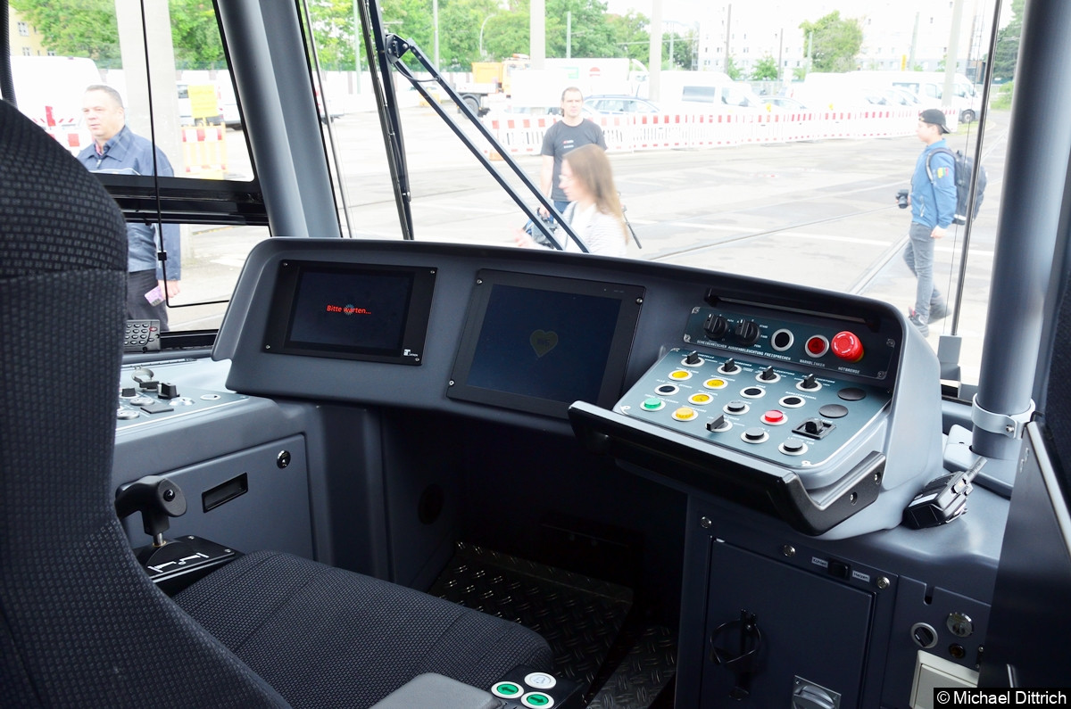 Blick in de Fahrerstand des Urbanliners.
