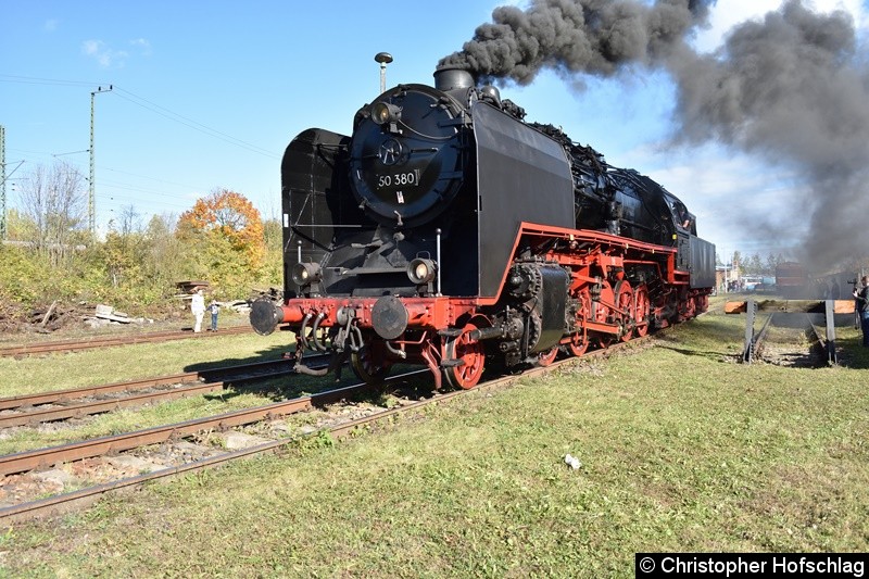 Bild: 50 380 bei der Ausfahrt in BW Weimar.