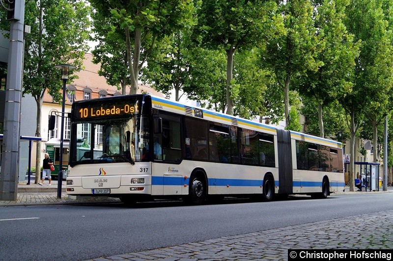 Bild: Wagen 317 als Linie 10 an der Ersatzhaltestelle 