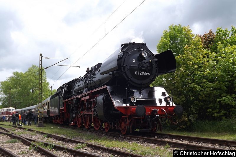 Bild: 03 2155-4 mit Sonderzug im Bw Weimar.