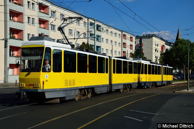 Bild: 6168 + 6079 als Linie M5 auf der Kreuzung Kniprodestr./Danziger Str.