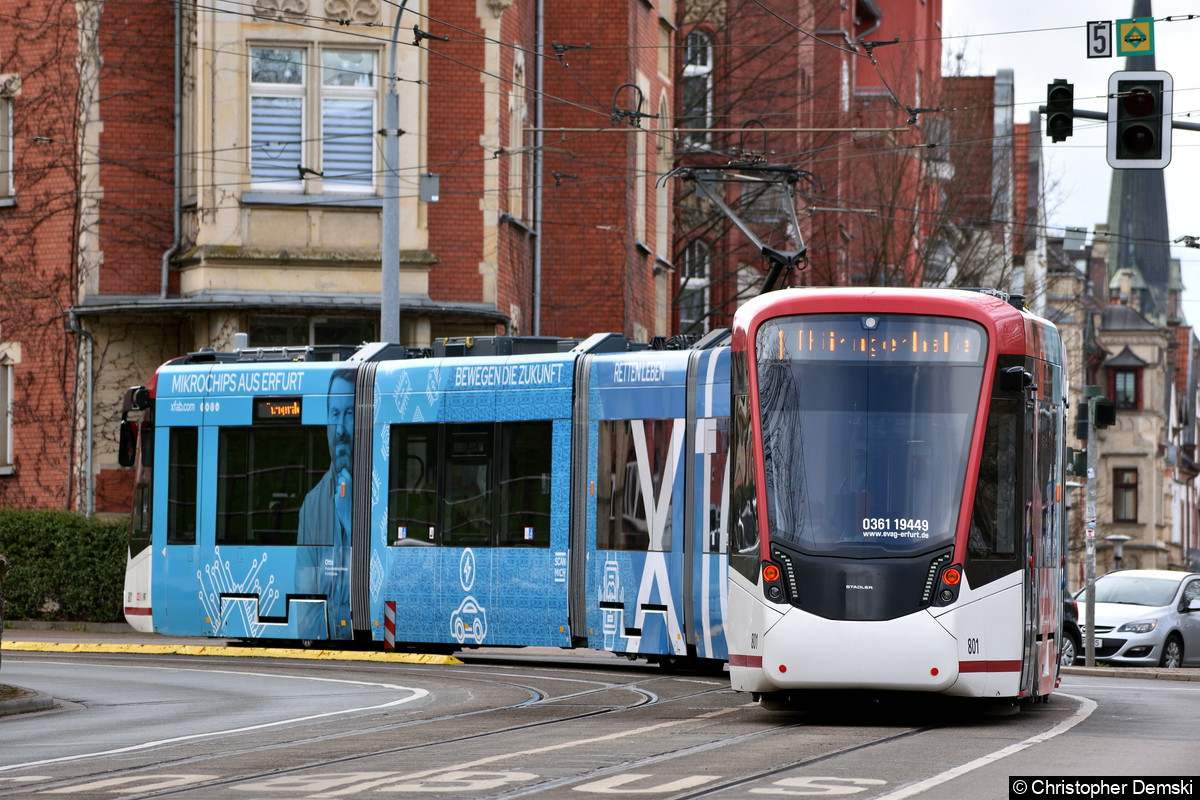 TW 801 als Linie 1 in Richtung Thüringenhalle im Bereich Schillerstraße.