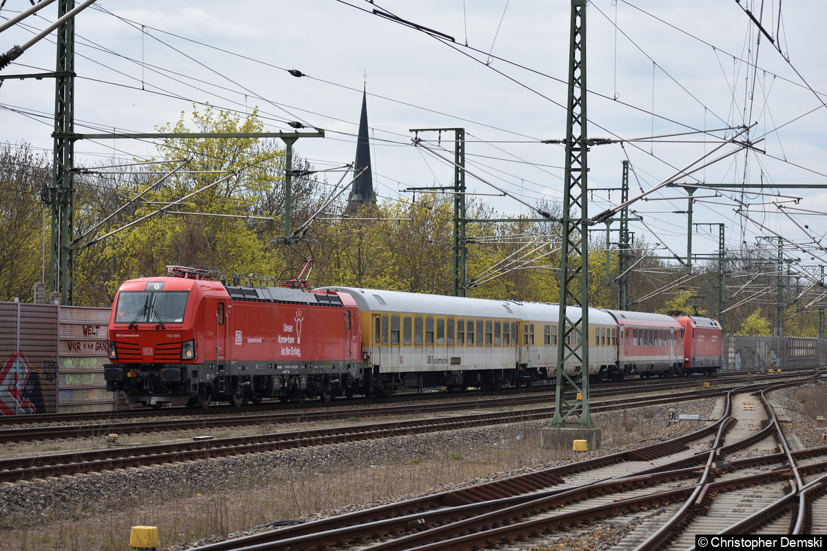 193 969+Systemtechnikzug+101 020-6 bei der Durchfahrt in Erfurt Hauptbahnhof.