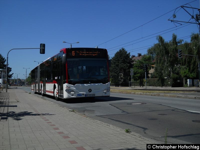 Bild: Bus 439 als SEV 6 in Richtung Wiesenhügel in der Kranichfelder Straße.