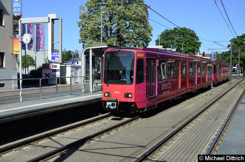 Bild: 6257 als Linie 9 an der Haltestelle Bauweg.