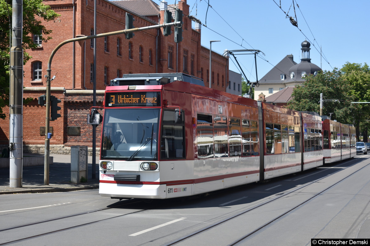 TW 611+610 als Linie 3 bei der Einfahrt in die Haltestelle Domplatz.