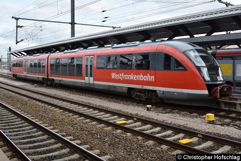 Bild: BR 642 062 beim Fahrgastwechsel in Erfurt Hauptbahnhof.