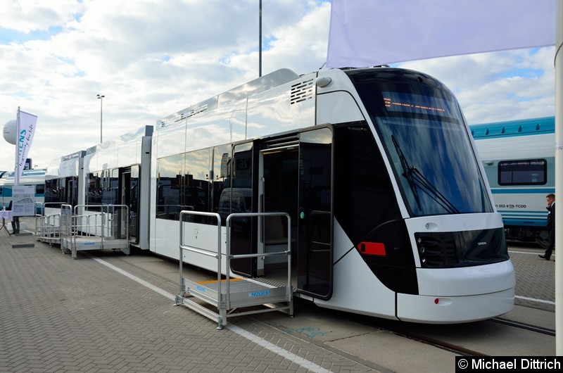 Dieser Avenio ist für ein neues Straßenbahnsystem in Doha (Katar) entwickelt worden. Die Firma SIEMENS baut dort ein komplett schlüsselfertiges System. Bild: Dieser Avenio ist für ein neues Straßenbahnsystem in Doha (Katar) entwickelt worden. Die Firma SIEMENS baut dort ein komplett schlüsselfertiges System.
